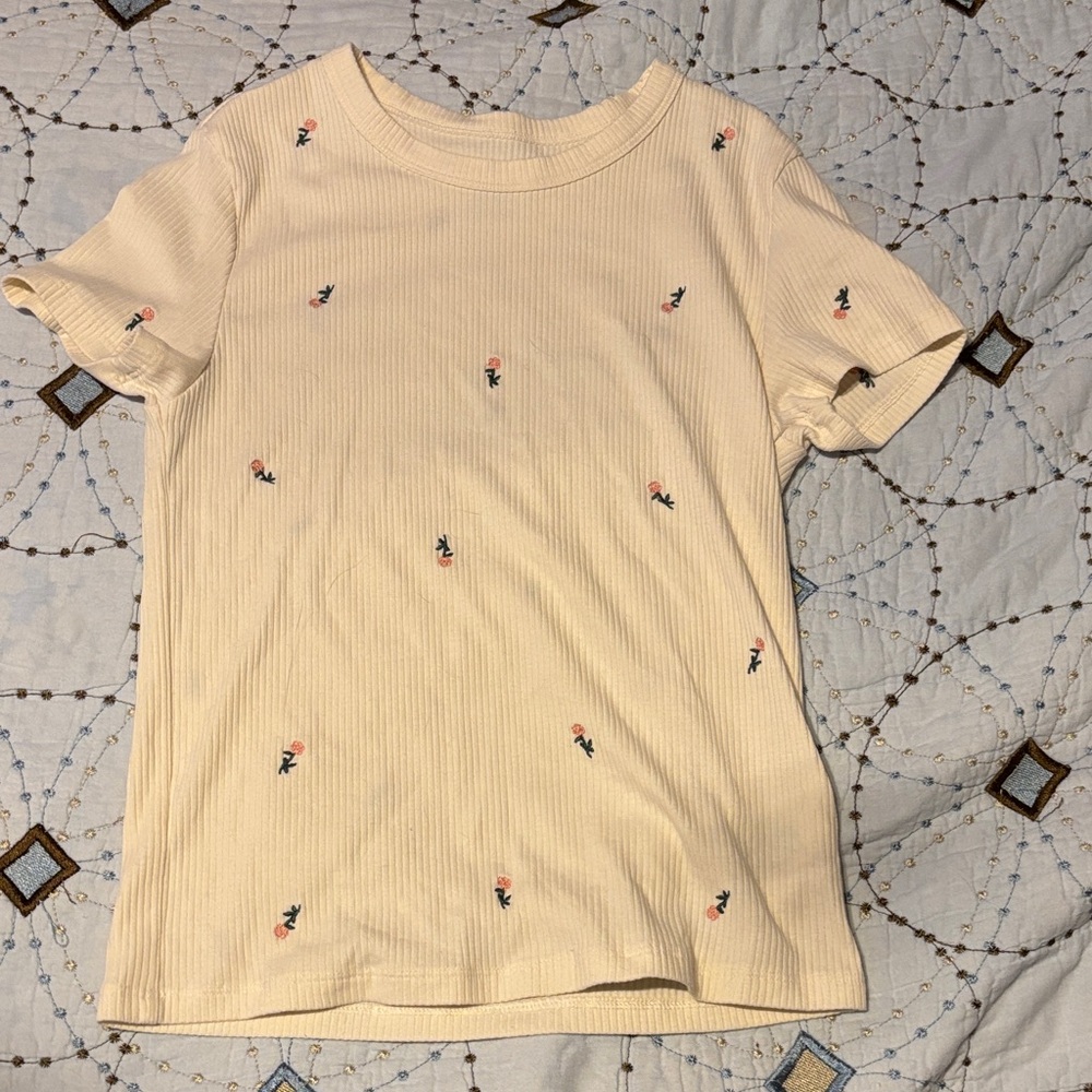 Brand America Eagle, size small, colors are light beige, green, and pink.